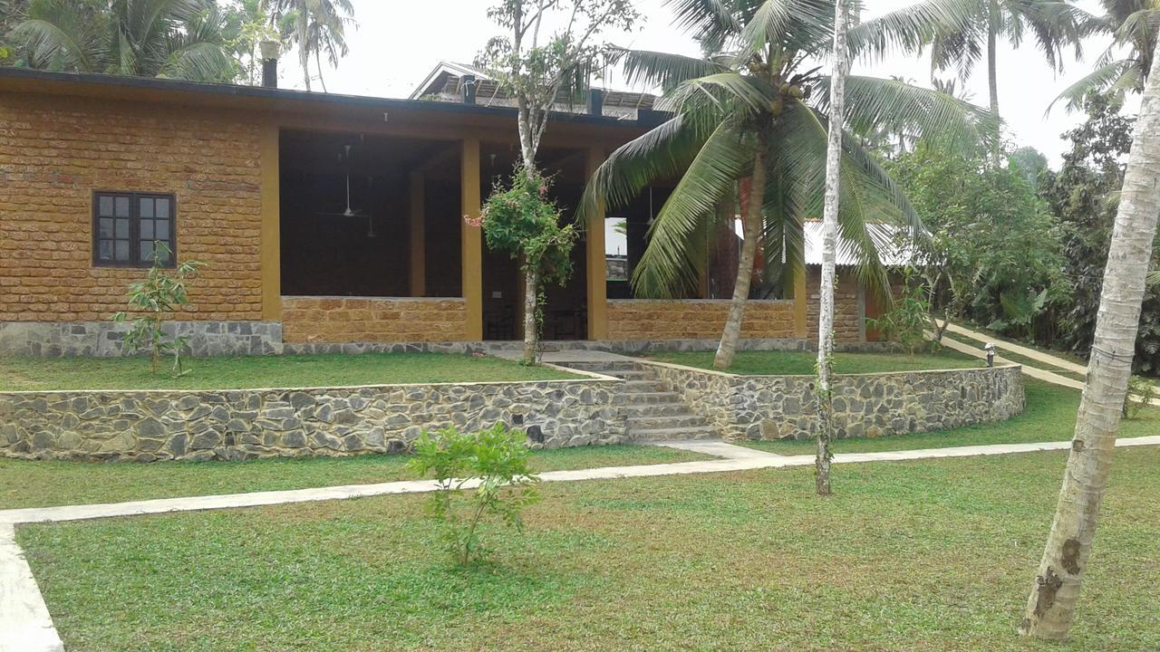 Happy Man Village Bentota Eksteriør billede